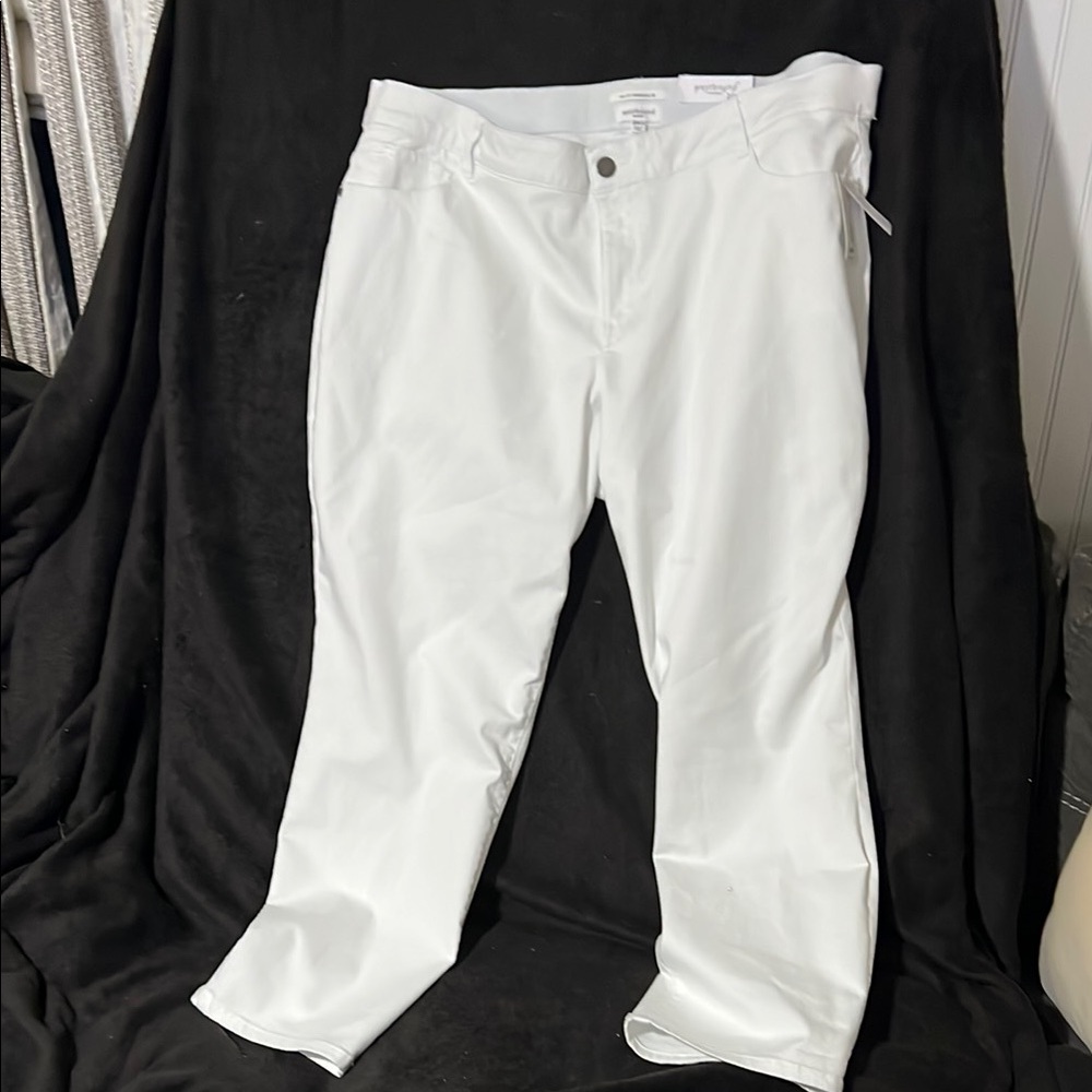 White Cropped Pants